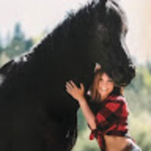 Meet your Posher, Black horse yoga